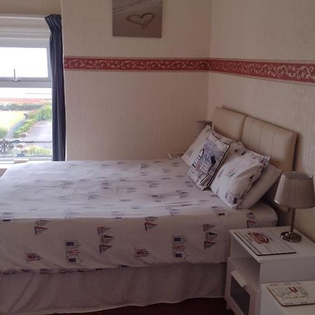 The Kathrene Second Floor Sea View Apartment ฟลีตวูด ภายนอก รูปภาพ